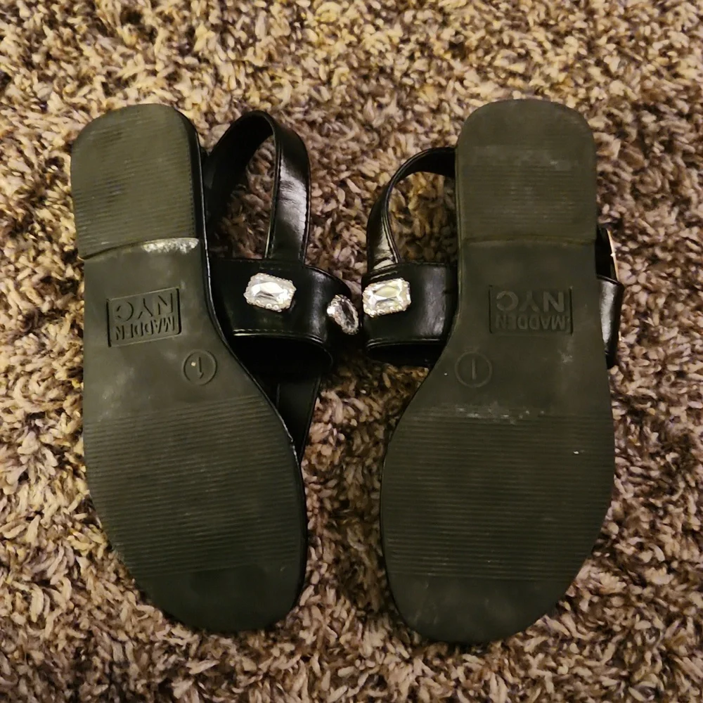 STEVE MADDEN MADDEN NYC studded sandals girls size 1